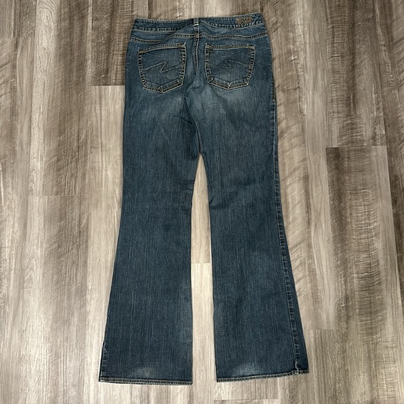 Silver Jeans Aiko Boot Cut Jeans - Picture 3 of 10